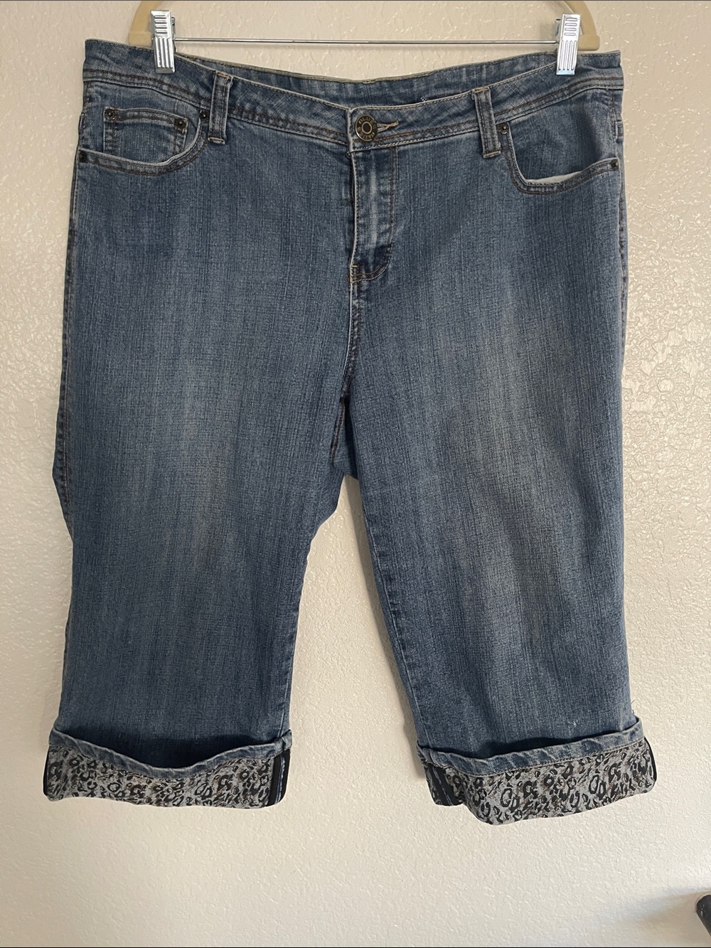 Women's Blue Denim Capri Jeans with Cuffed Leopard Print Hem